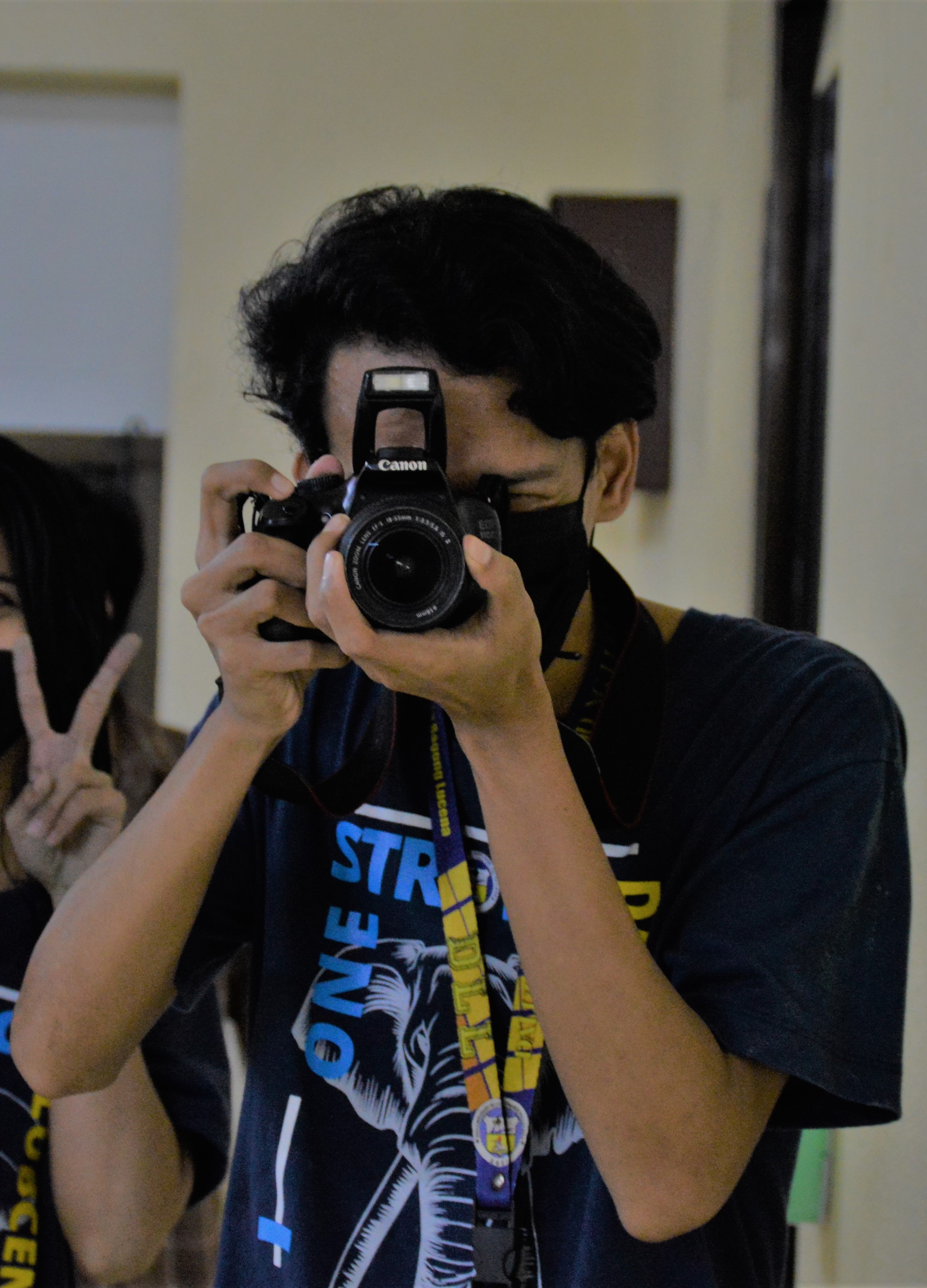 Rovic Balingbing holding a camera